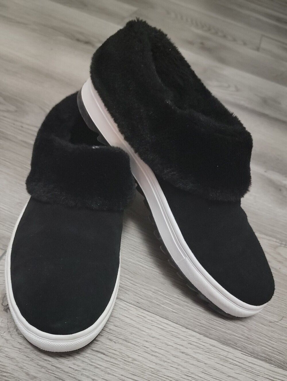 Blondo Suri Waterproof Suede Slip-On Sneaker Faux-Fur Lining Black Womens 8M EUC - Picture 9 of 9